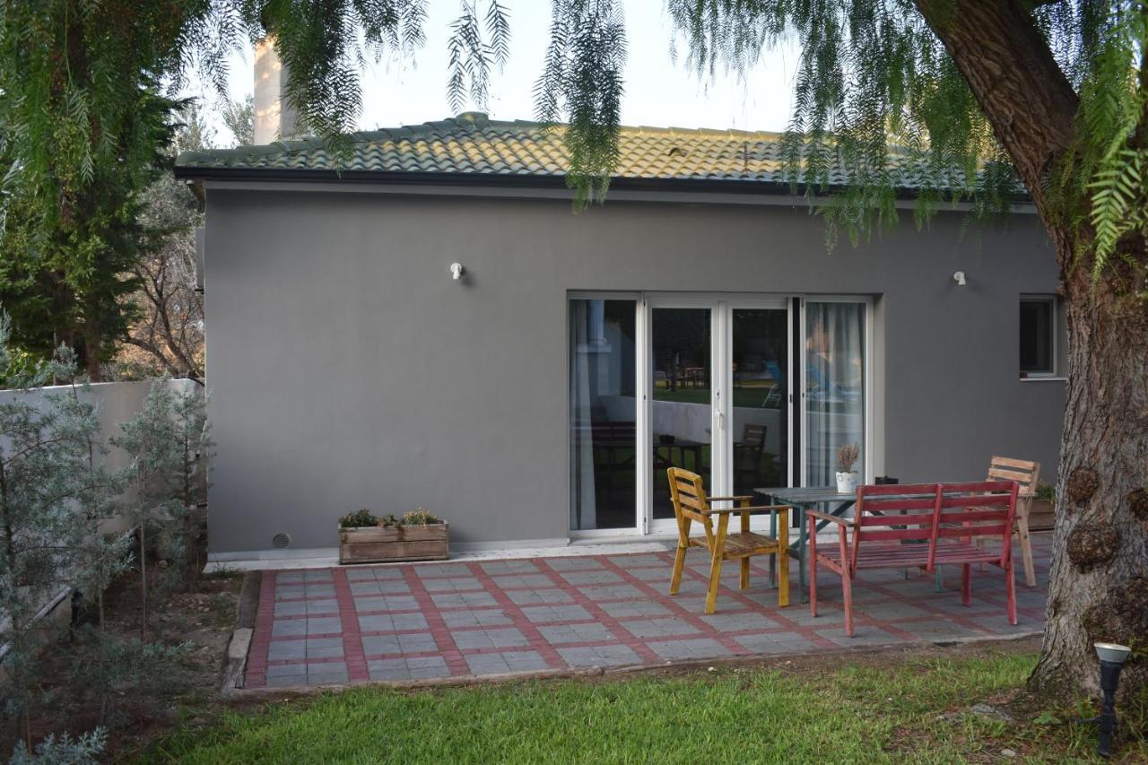 Pool Guesthouse Corinth Exteriör bild